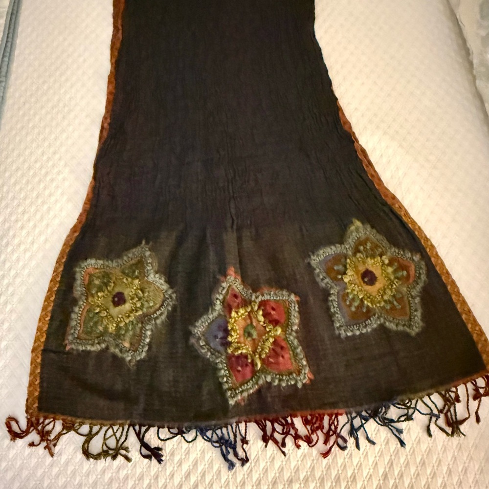 GORGEOUS SCARF/WRAP - Picture 5 of 10